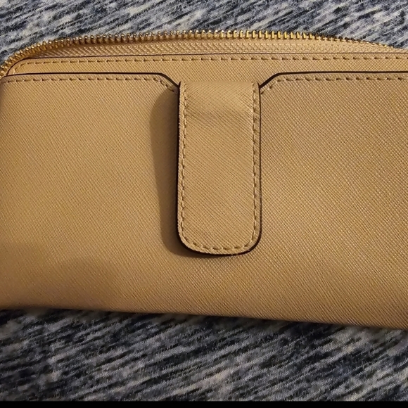 lightly used Michael Kors Wristlet Wallet - Picture 3 of 4